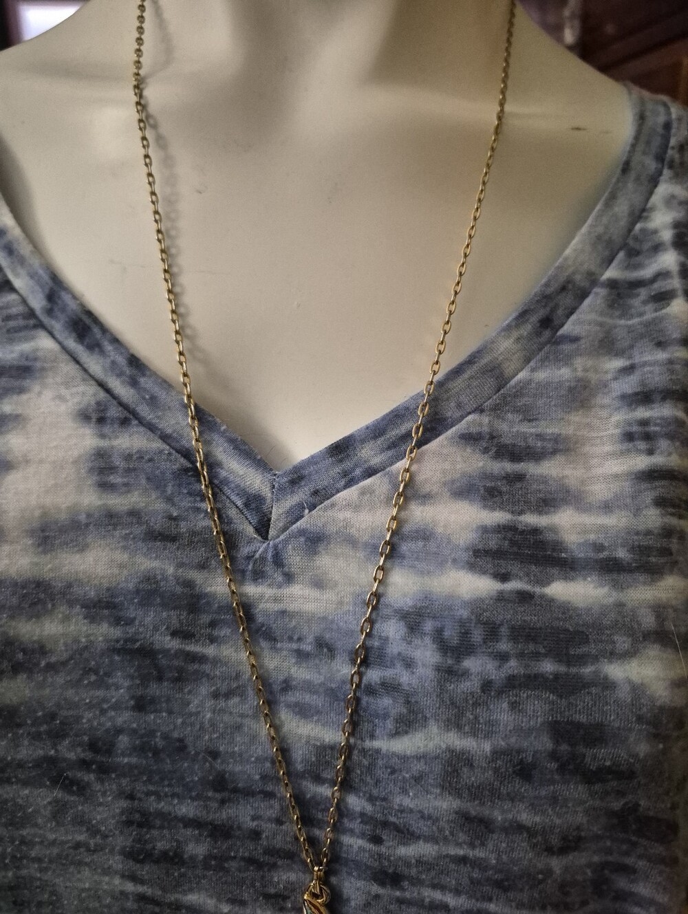 Avon Gold Tone Initial A Necklace - Picture 5 of 7
